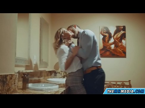 ❤️ когда грудастая блондинка соблазняет тебя в общественном туалете ️ Анальное порно на pornobot.ru ❌️❤